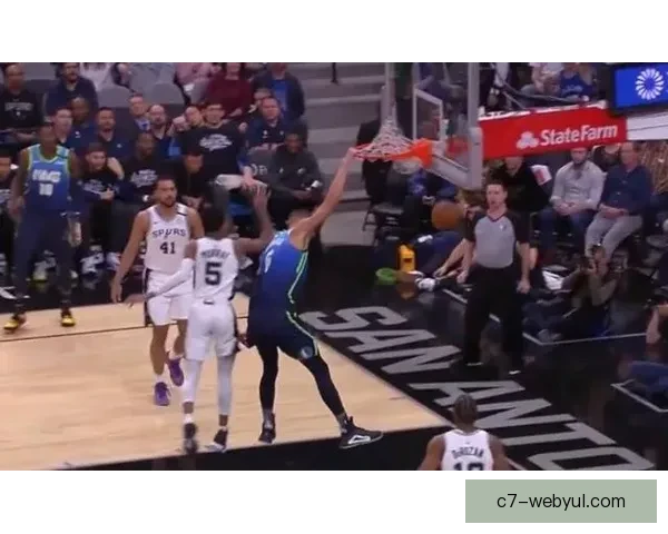 上海连胜登顶李弘权三分飙27分